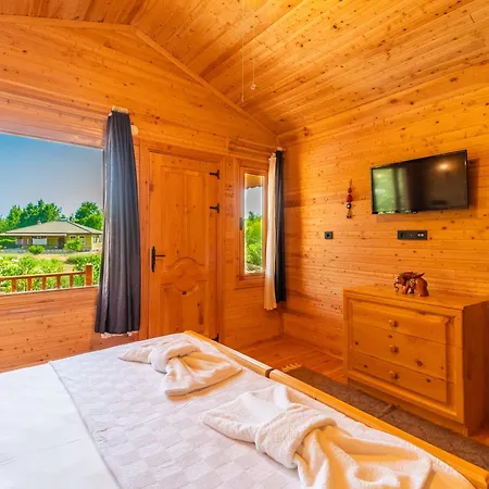 Blue Green Life Bungalow Bed & Breakfast